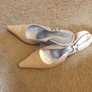 BCBG close toed heels size 8 1/2